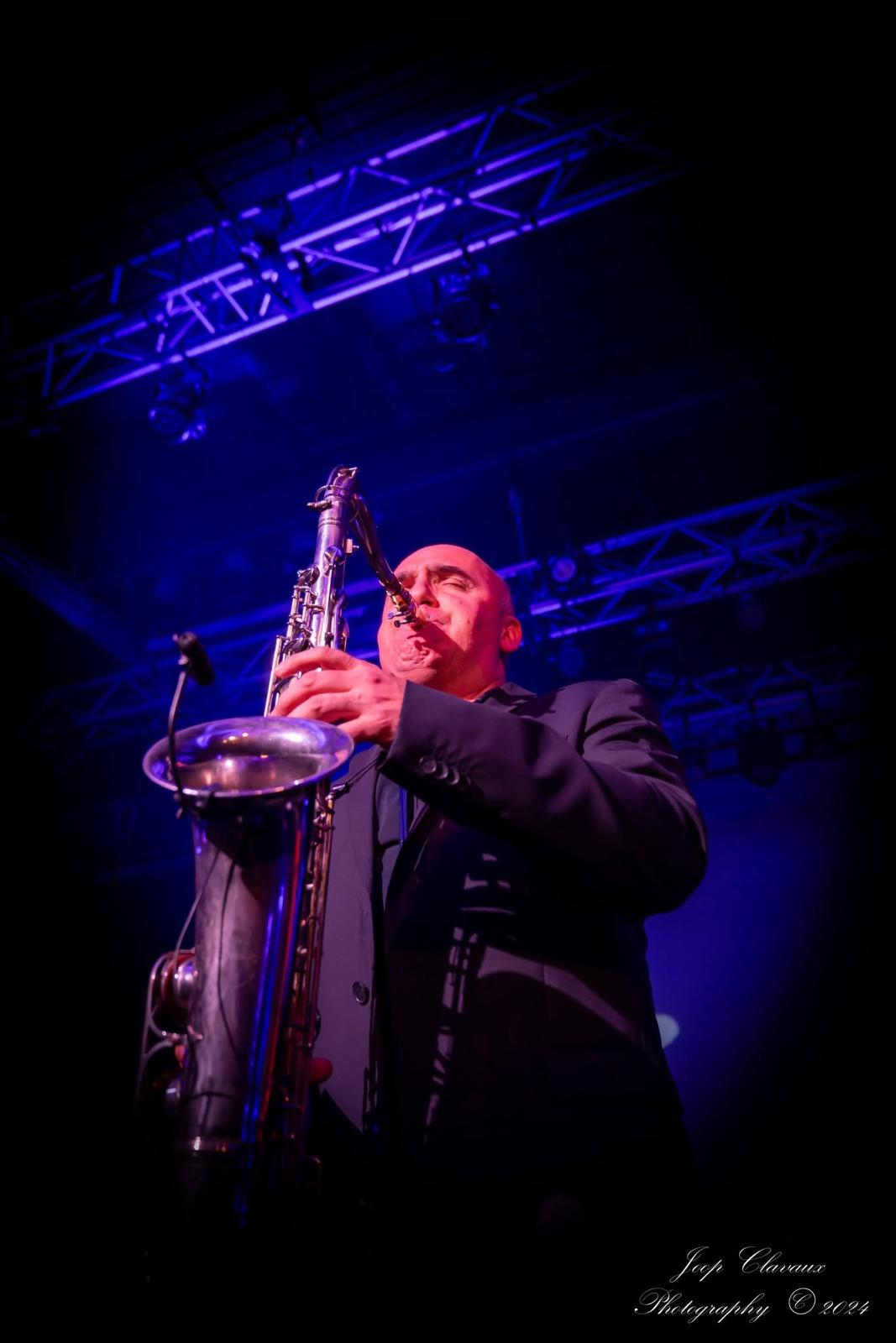 Konstantin Iliev - Saxofonist en Toetsenist Hot Leggs