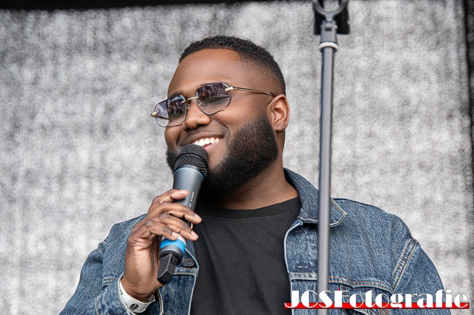 Elgen Elias - Backing Vocal Tina Turner Band