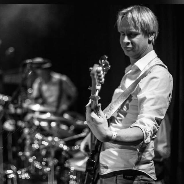 Michiel van der Vight - Bassist Tina Turner Tribute